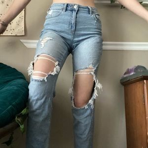 american eagle ripped mom jeans size 4 slightly overripped knees